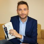 Entrevista a Frank Blanco para hablar sobre su libro «Sobrevivir a los cuarenta»